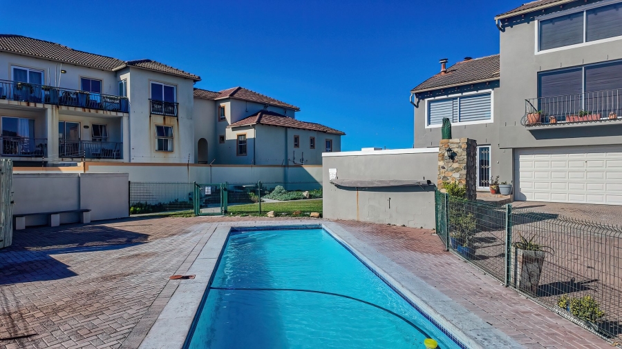 2 Bedroom Property for Sale in Muizenberg Western Cape